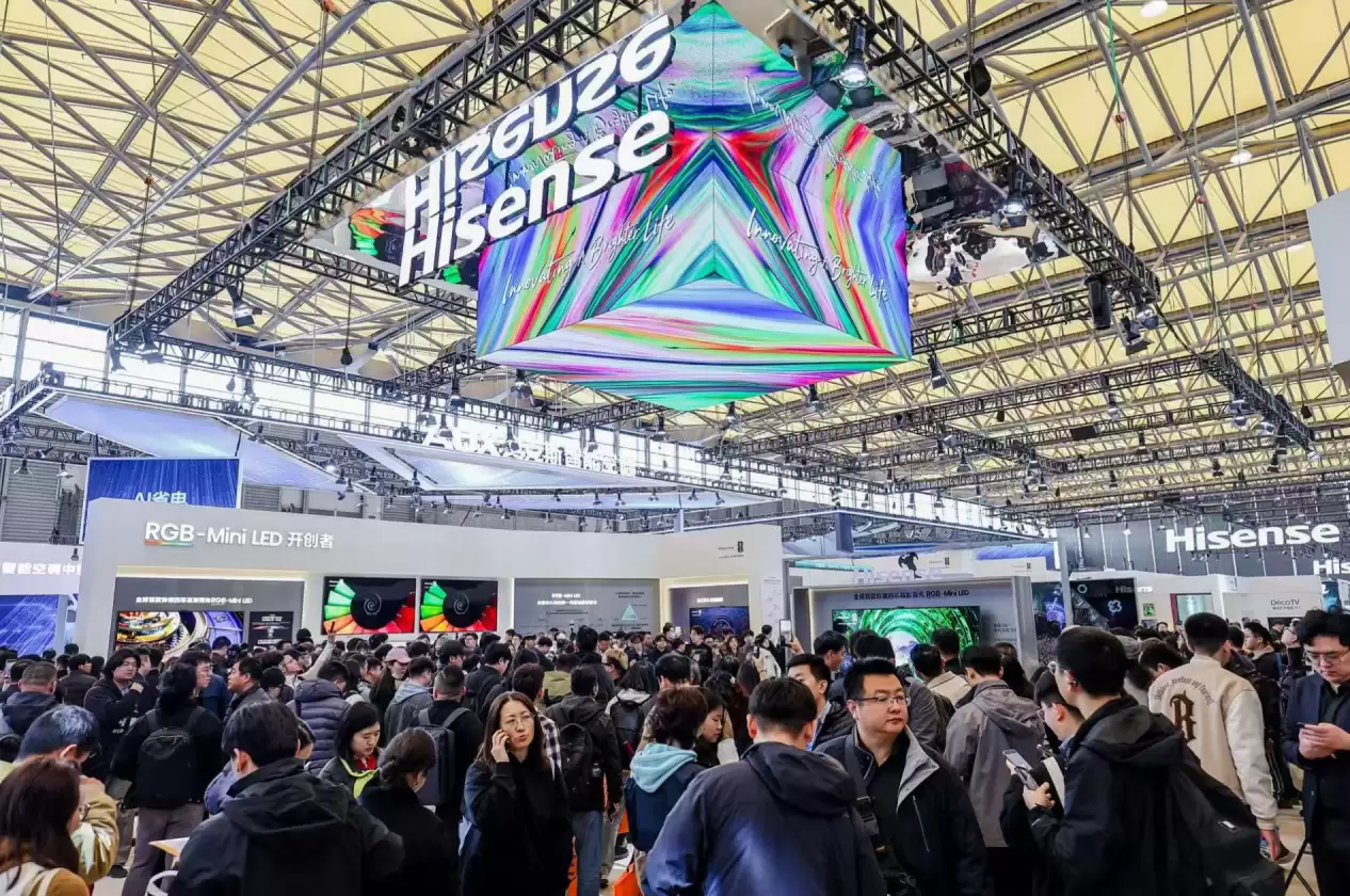 代表通道点赞的显示“科技尖货”，在AWE2026海信现场见证