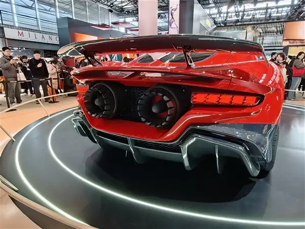 零百加速1.8秒！追覓首款汽车亮相 手握60万+买它还是小米SU7 Ultra