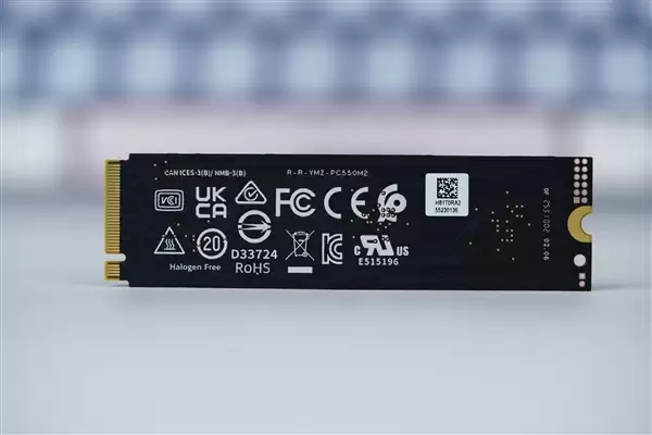 长江存储首款商用PCIe 5.0 SSD！PC550 1TB图赏