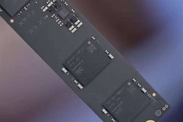 长江存储首款商用PCIe 5.0 SSD！PC550 1TB图赏