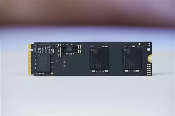 长江存储首款商用PCIe 5.0 SSD！PC550 1TB图赏