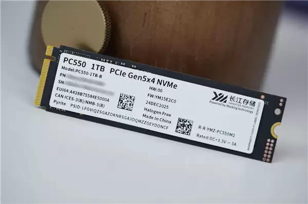 长江存储首款商用PCIe 5.0 SSD！PC550 1TB图赏