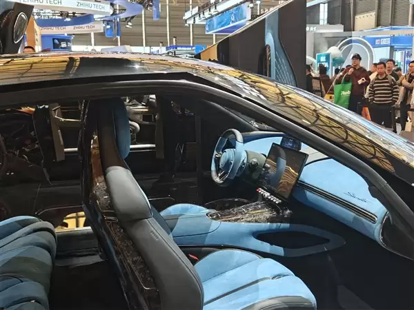 探路发布两款概念车：剪刀门轿跑超拉风 百公里加速1.8秒