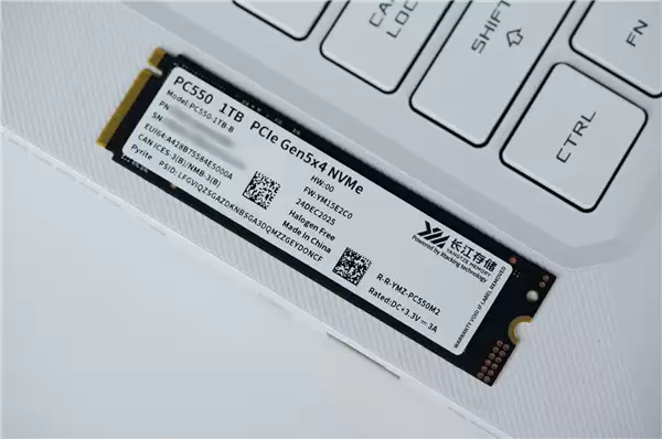 长江存储首款商用PCIe 5.0 SSD！PC550 1TB图赏