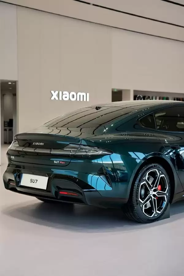 小米汽车第4款绿色来了！新一代SU7璞石绿实拍 雷军：高级而不张扬
