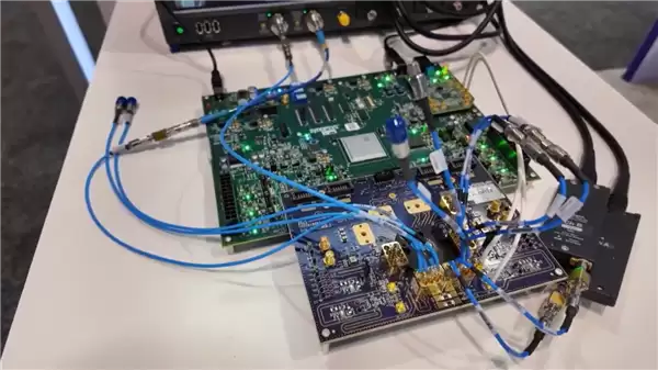 PCIe 8.0首秀！双向带宽高达恐怖的1TB/s