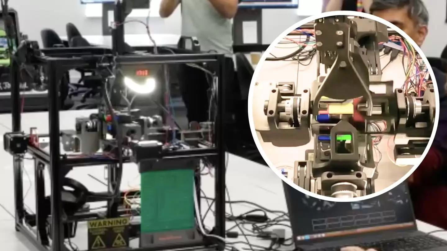 英国两兄弟开发出魔方机器人：45.3秒复原四阶魔方获吉尼斯纪录