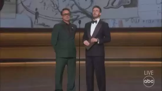 美队、钢铁侠“合体”！小罗伯特送克里斯原味内裤