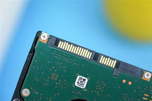 机械硬盘里这种稀有金属火了!钌价格创下历史新高:涨幅超200%