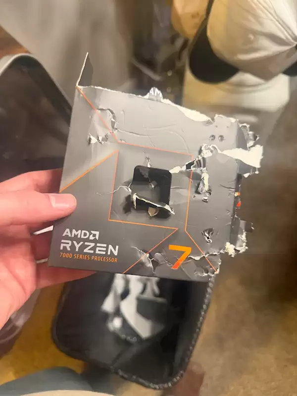 第一次见：锐龙7 7700X居然被狗吃了！