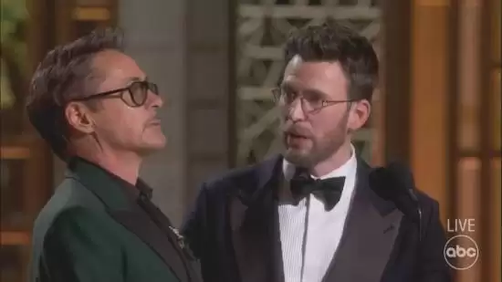 美队、钢铁侠“合体”！小罗伯特送克里斯原味内裤