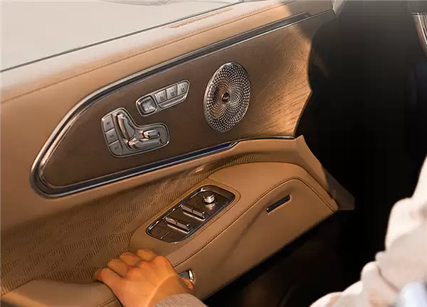 37.68万起 极氪8X开启：全系6C电池 顶配三电机超1400马力