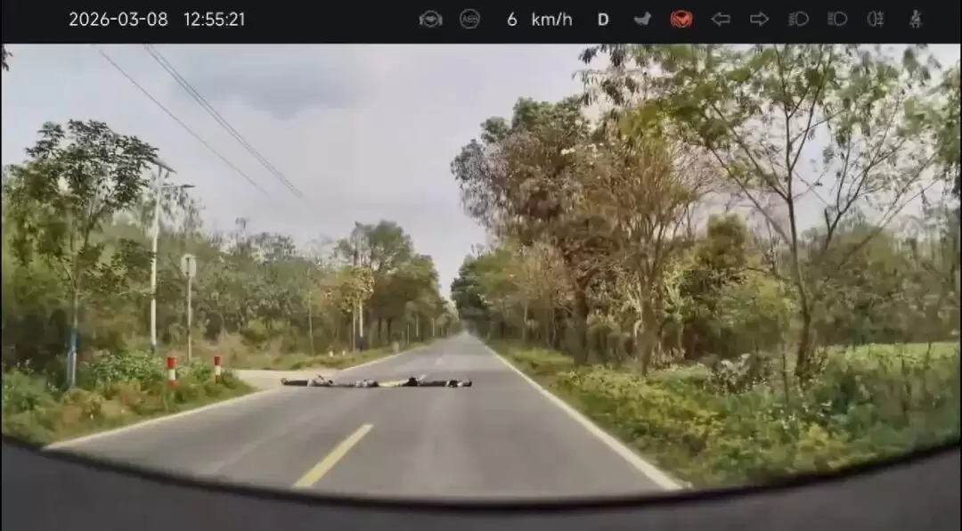 何小鹏直播“坦白”:每月烧3个亿,赌第二代VLA,我们心里也慌