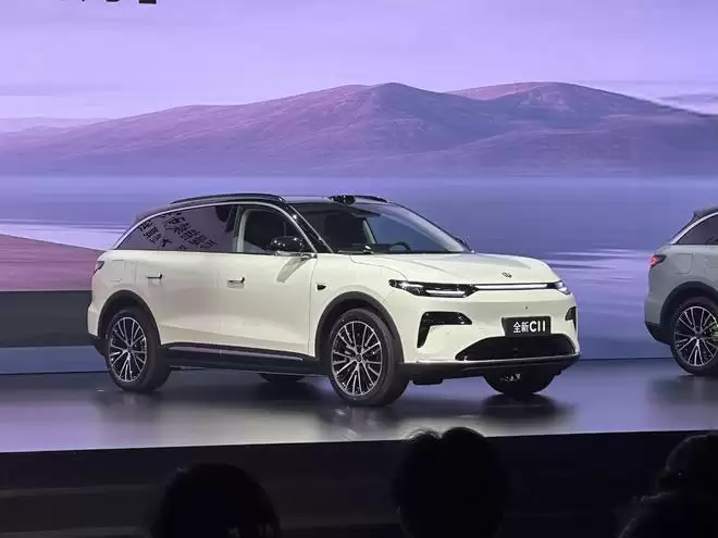 17.3英寸大屏+纯电800V+女王副驾 全新零跑C11售15.88万起