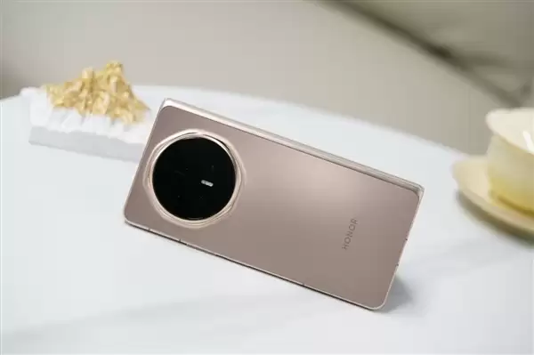 荣耀Magic V6维修备件价格出炉：内屏4479元 够买台Magic 8旗舰