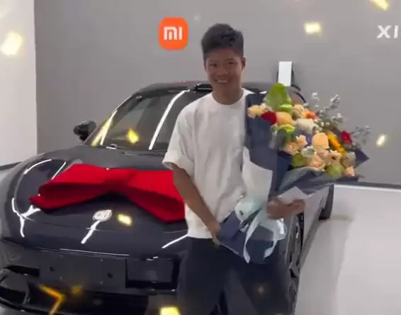 雷军宣布小米汽车品牌代言人：老朋友苏炳添