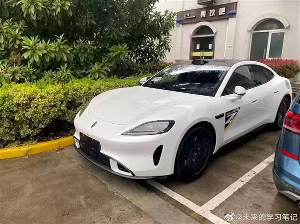 续航最远905km 问界Z7白色版实车曝光：配黑轮圈真精神