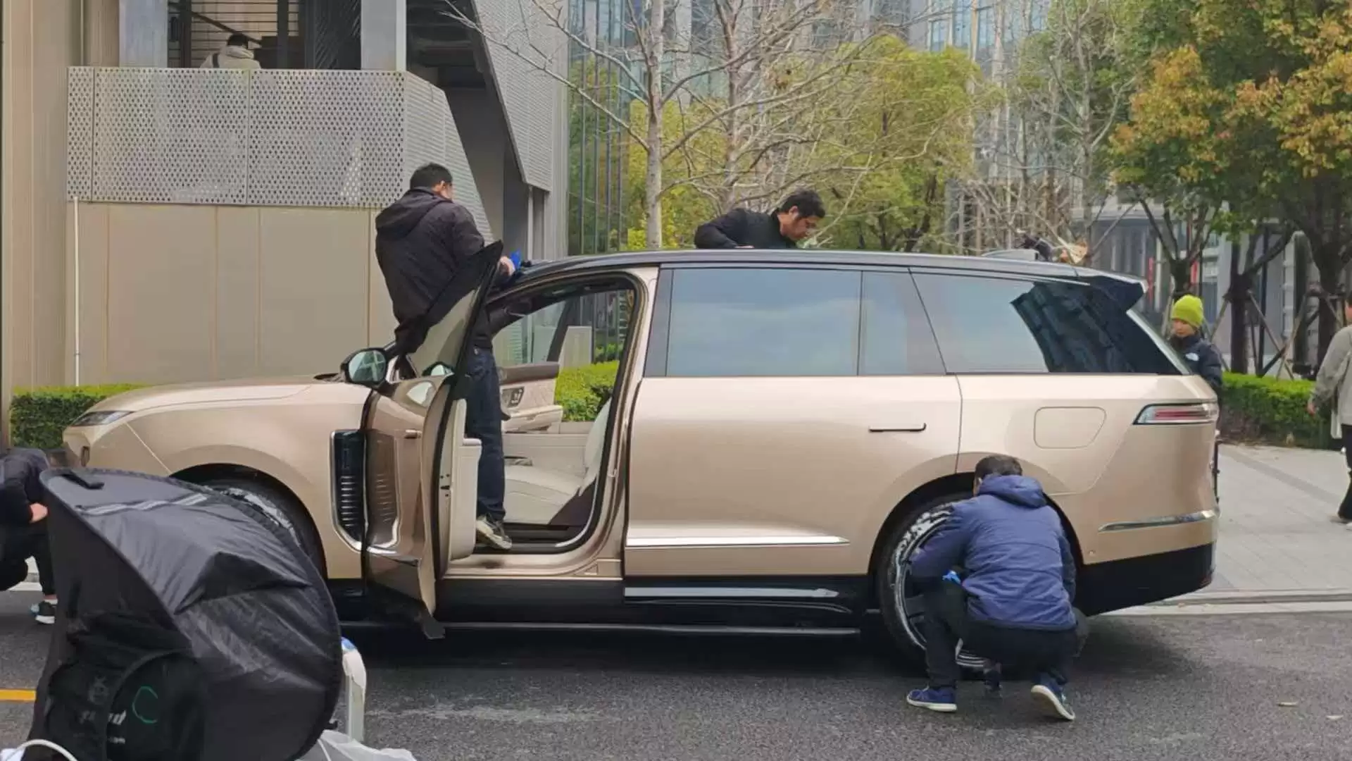 全新蔚来ES9实车曝光,4月9日举办技术发布会