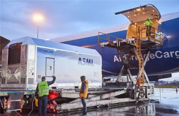 年赚327亿欧元！光刻巨头阿斯麦千人罢工抗议1700人裁员