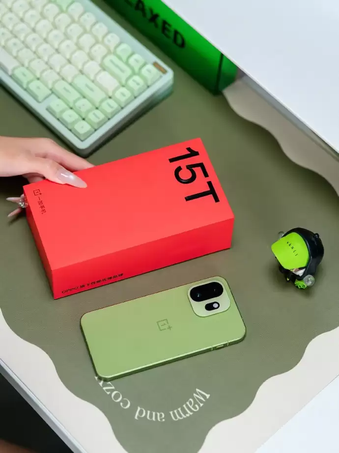 165Hz小屏新标杆!一加15T屏幕细节公布:强光可视+湿手触控全面升级