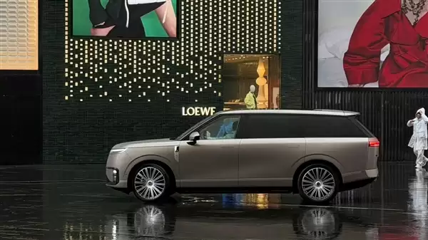 小鹏全新旗舰SUV GX实车亮相：大湾区“路虎揽胜”来了