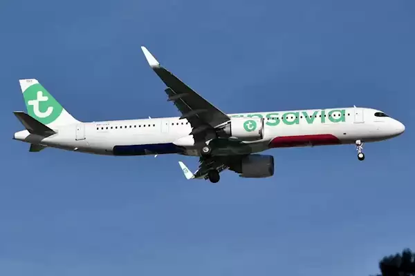 离谱！航班超售 空客A321机长直接让两位乘客坐进驾驶舱