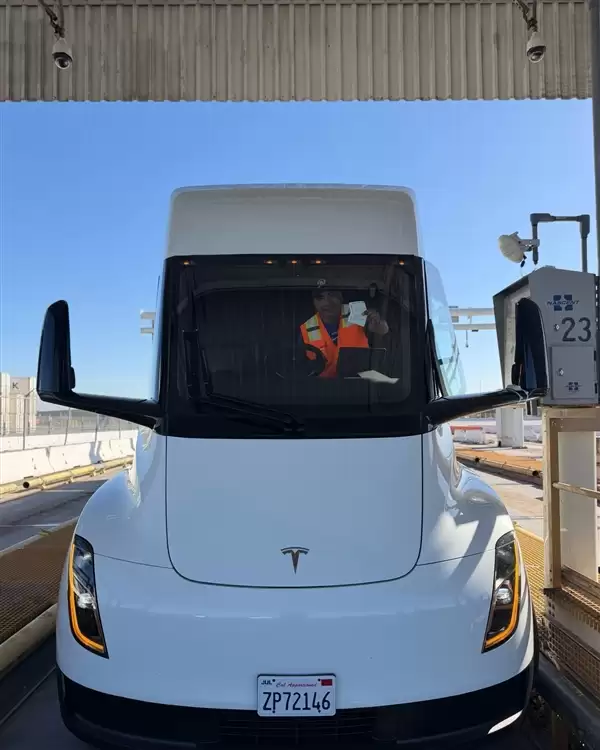 特斯拉电动卡车