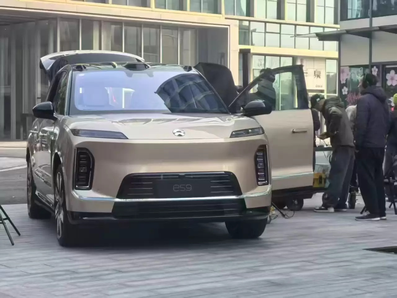 全新蔚来ES9实车曝光,4月9日举办技术发布会