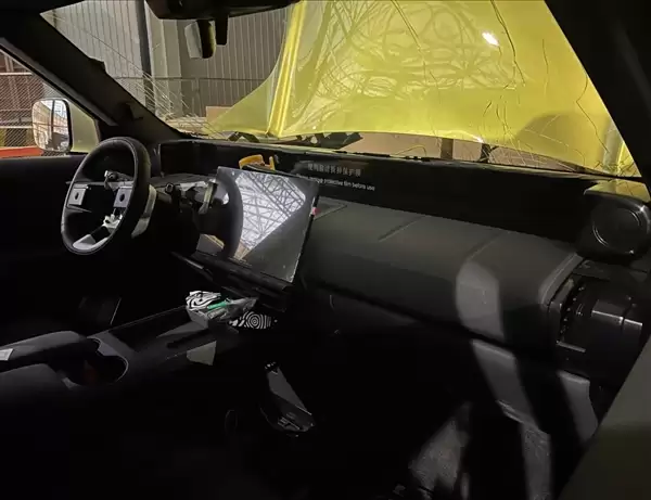 奇瑞路虎神行者实车图意外曝光：六座设计、中控配有远端屏