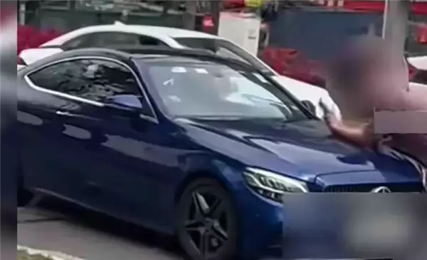 拘留5日！一奔驰车变道不打灯别停后车：争执升级竟故意撞人后逃逸