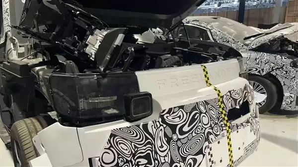 奇瑞路虎神行者实车图意外曝光：六座设计、中控配有远端屏