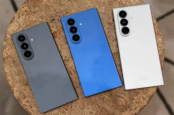 三星Galaxy Z Fold 8 Wide偷跑：安卓首款阔折叠屏来了 对标华为苹果