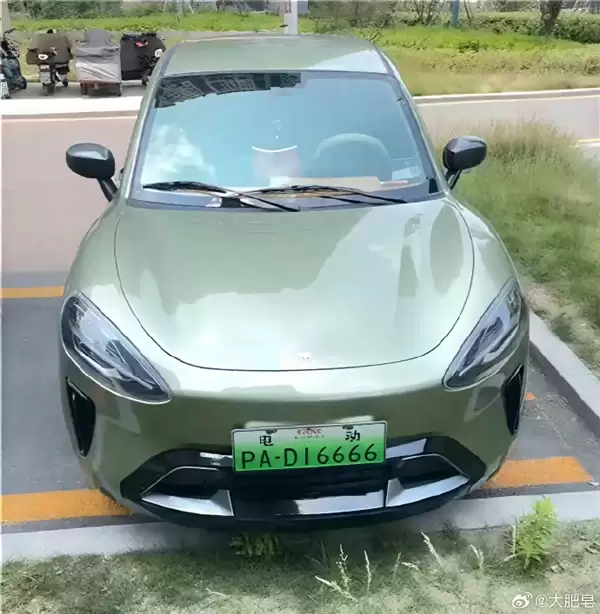 这对比图你说像吗！老头乐企业起诉小米汽车引热议 今天现场口审