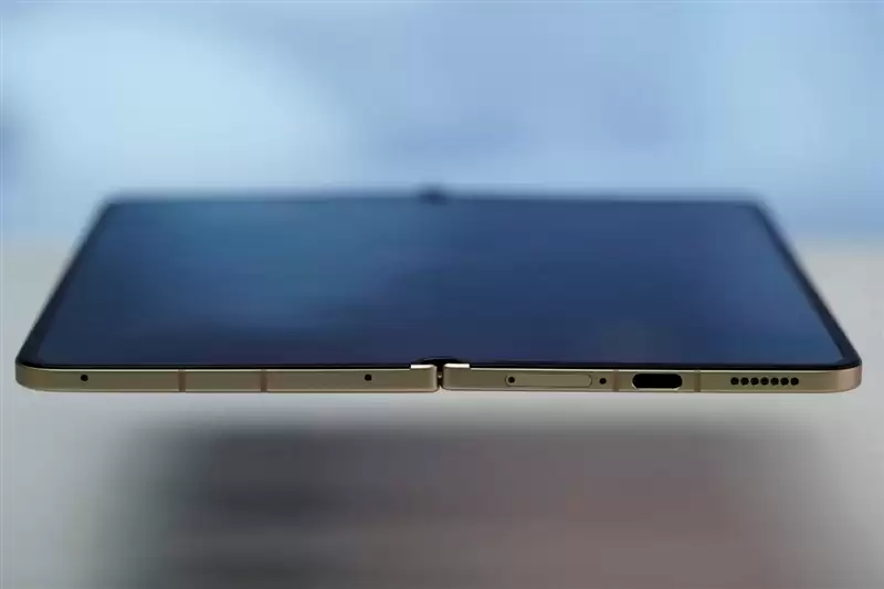 折叠屏再无折痕顾虑!OPPO Find N6手机评测:超平展内屏开创历史 哈苏XPAN模式体验胶卷荣光