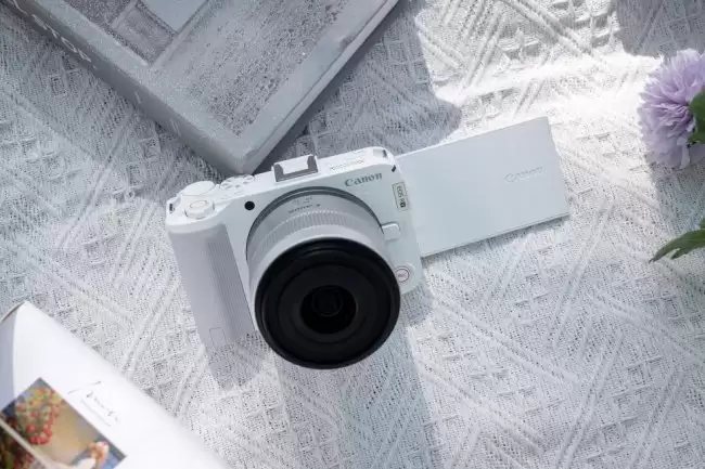 从2420万像素到6K超采样：佳能R50V用硬核画质重新定义视频专微