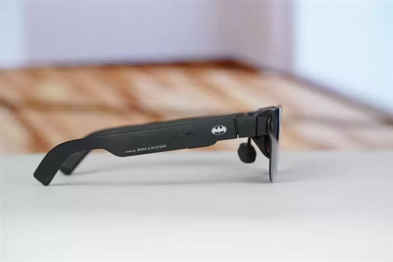 颜值拉满+配置能打 雷鸟Air 4 Pro蝙蝠侠限定版深度评测:76g的口袋巨幕 DC粉丝必冲