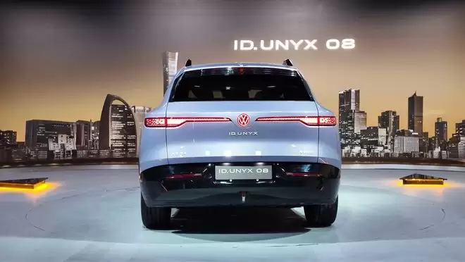 800V+标配小鹏VLA 与众08预售XX.XX万元起