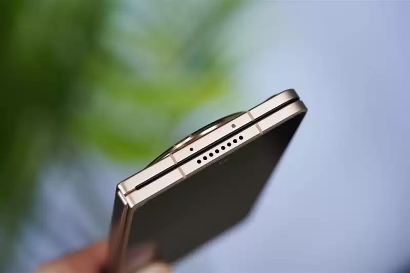 折叠屏再无折痕顾虑!OPPO Find N6手机评测:超平展内屏开创历史 哈苏XPAN模式体验胶卷荣光