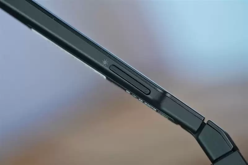 颜值拉满+配置能打 雷鸟Air 4 Pro蝙蝠侠限定版深度评测:76g的口袋巨幕 DC粉丝必冲