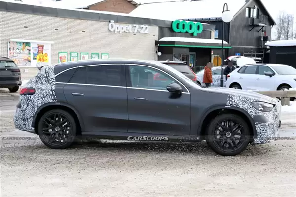 史上最强GLC登场！奔驰AMG纯电SUV谍照曝光：动力高达900马力