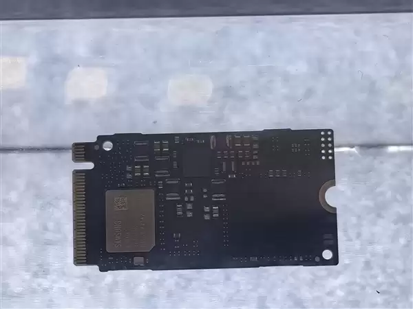 11.4GB/s!三星全新QLC硬盘亮相:为个人AI计算打造