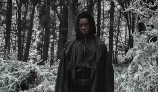 黑人斯内普拍魁地奇摔下扫帚！挂在三米高空 超丢人