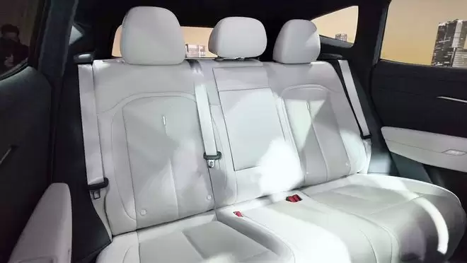 800V+标配小鹏VLA 与众08预售XX.XX万元起