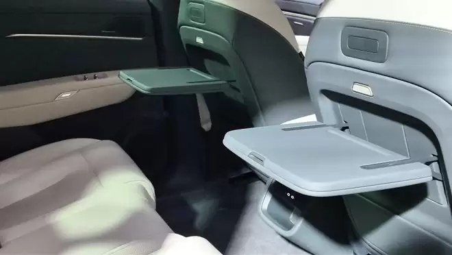 800V+标配小鹏VLA 与众08预售XX.XX万元起