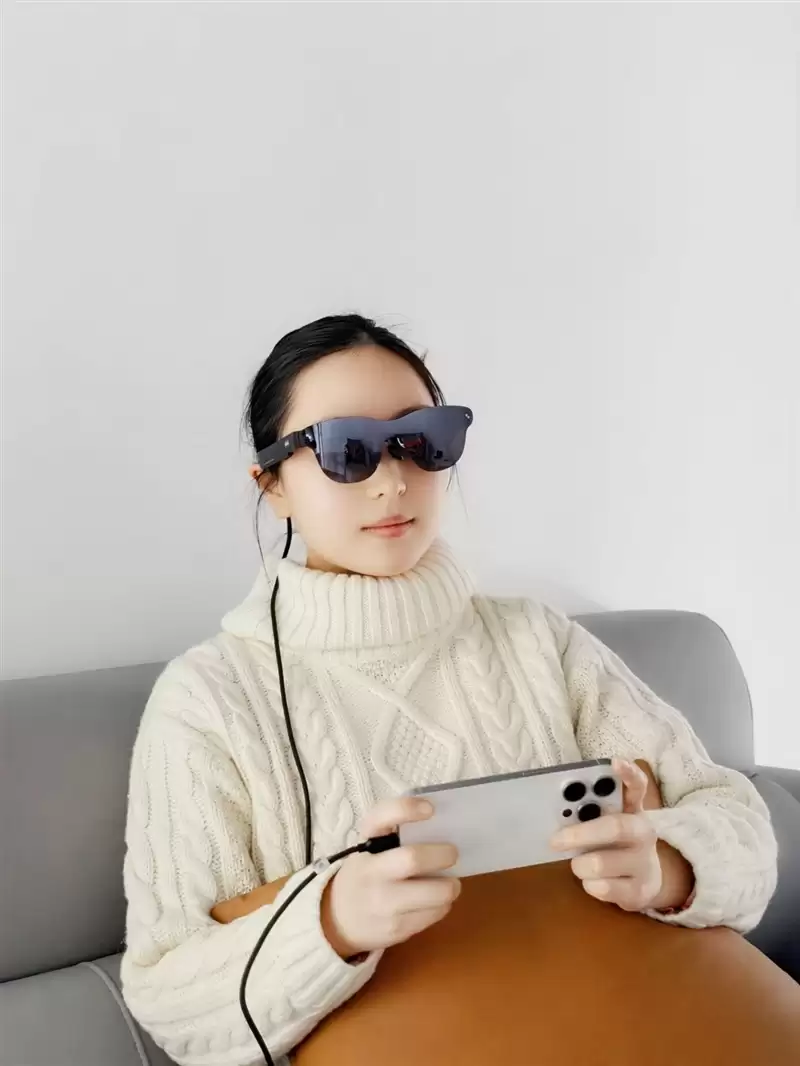 颜值拉满+配置能打 雷鸟Air 4 Pro蝙蝠侠限定版深度评测:76g的口袋巨幕 DC粉丝必冲