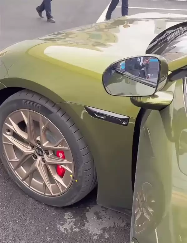 预售22.98万起 鸿蒙智行尚界Z7到店:掀背尾门开口巨大