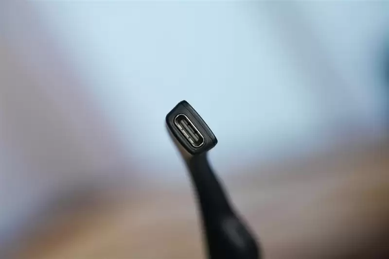 颜值拉满+配置能打 雷鸟Air 4 Pro蝙蝠侠限定版深度评测:76g的口袋巨幕 DC粉丝必冲