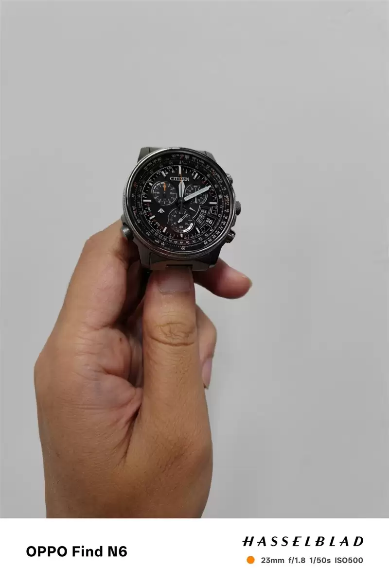 折叠屏再无折痕顾虑!OPPO Find N6手机评测:超平展内屏开创历史 哈苏XPAN模式体验胶卷荣光