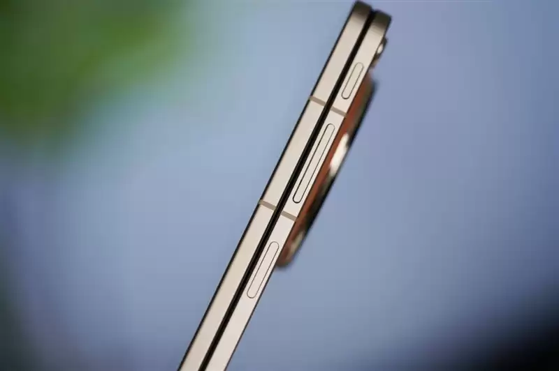 折叠屏再无折痕顾虑!OPPO Find N6手机评测:超平展内屏开创历史 哈苏XPAN模式体验胶卷荣光