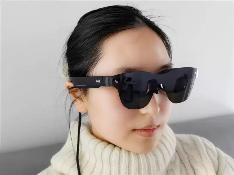 颜值拉满+配置能打 雷鸟Air 4 Pro蝙蝠侠限定版深度评测:76g的口袋巨幕 DC粉丝必冲